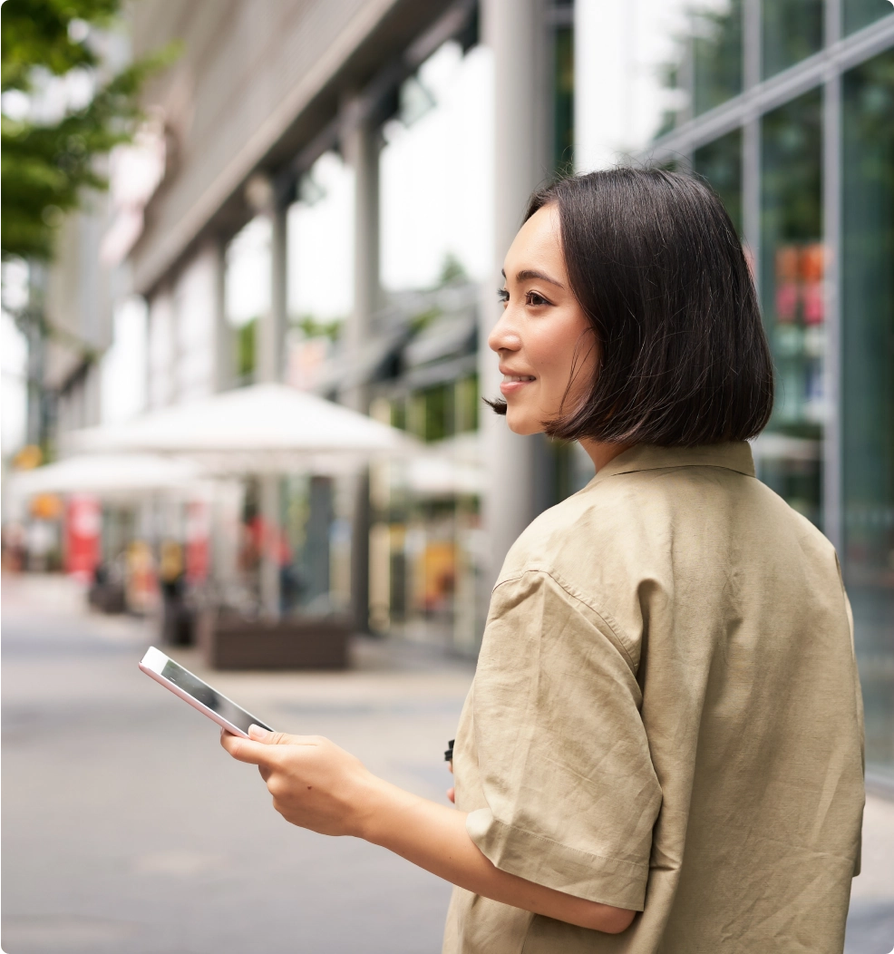 woman-with-phone-img